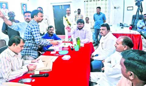 బీసీలకు భారీగా కోత