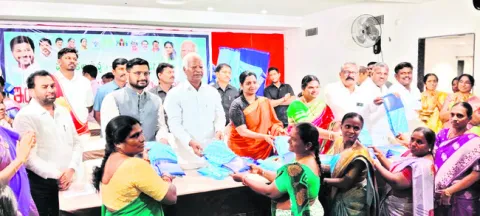 మహిళా సంక్షేమానికి పెద్దపీట