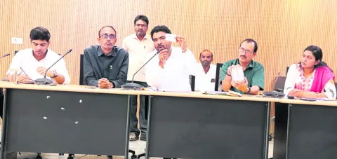 2024 కులగణన ప్రకారమే బీసీ రిజర్వేషన్లు 