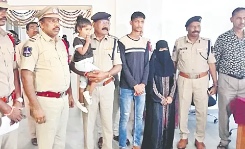 Golconda Police solve the kidnapping case of a four year Old Girl