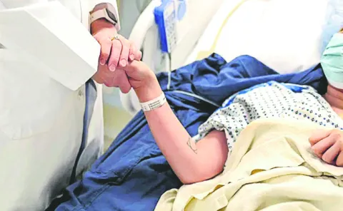 సలుపుతున్న రాచపుండు!