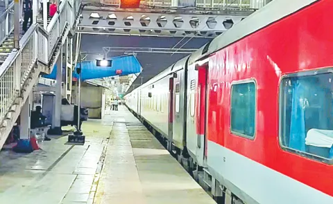 Telangana Samparkkranti Express coming soon