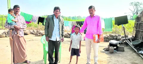 బడిబయట పిల్లలెందరో..