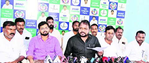 అన్నదాత ఆక్రందనలు పట్టవా? 