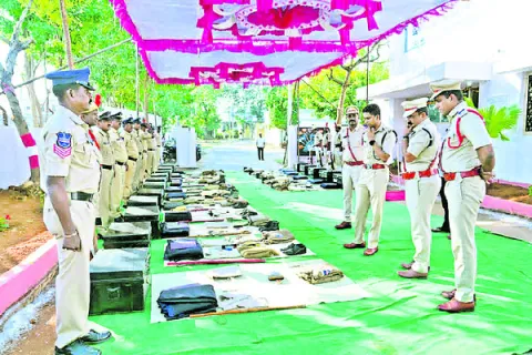 శాయంపేట పోలీస్‌ స్టేషన్‌ తనిఖీ