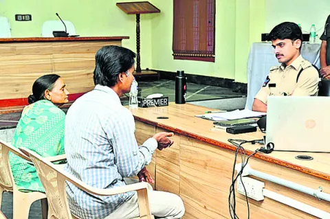 ఎస్పీ గ్రీవెన్సుకు  52 వినతులు 