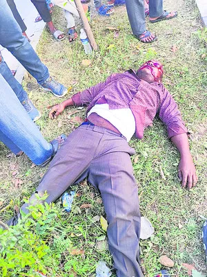 బైక్‌ అదుపు తప్పి  వ్యక్తి మృతి 