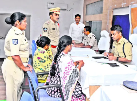 ఫిర్యాదుల పరిష్కారంపై ప్రత్యేక దృష్టి