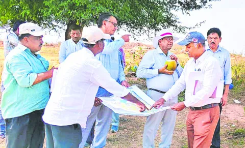 ఎడ్యుకేషన్‌ హబ్‌ పనుల్లో వేగం పెంచాలి 