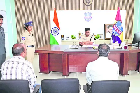 సమస్యలను నిర్భయంగా చెప్పాలి 