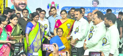 ● రుణాలు సద్వినియోగం చేసుకోవాలి.. ● మహిళలు ఆర్థికంగా ఎద