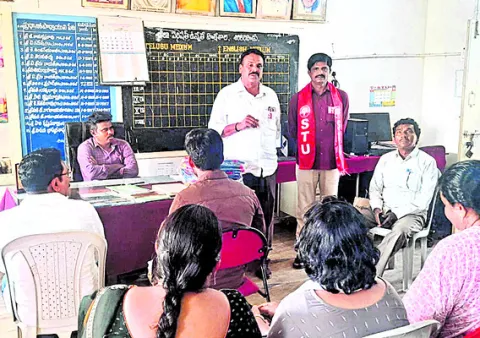 పీఆర్సీని వెంటనే అమలు చేయాలి:ఎస్టీయూ  