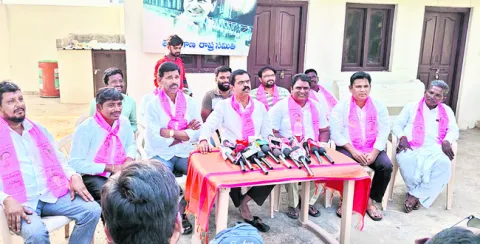 కేసులు నమోదు చేస్తే తాటతీస్తా.. 