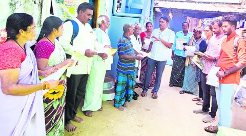 కొనుగోలు కేంద్రాలు ఏర్పాటు చేయించండి