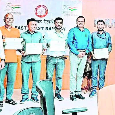 రైల్వే ఉద్యోగులకు సత్కారం 