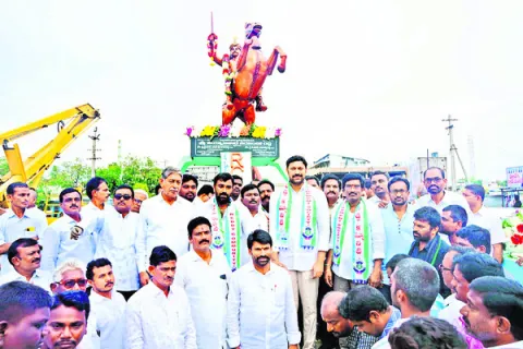 ఉయ్యాలవాడ స్ఫూర్తిని కొనసాగించాలి