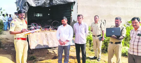 పనిచేసిన కంపెనీకి కన్నం వేశారు 