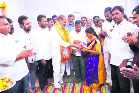 నిరుపేదలు గౌరవంగా బతకాలి