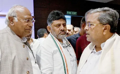 Its DK Versus Siddu Only No third contender For Karnataka CM Post