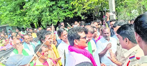 నిరసనలు.. నినాదాలు.. నిర్బంధాలు 