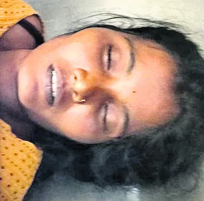 ఉరేసుకుని మహిళ ఆత్మహత్య