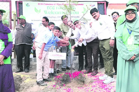 పర్యావరణ పరిరక్షణపై అవగాహన అవసరం 