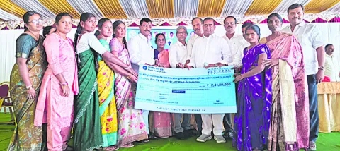 మహిళల ఆర్థికాభివృద్ధికి చేయూత 