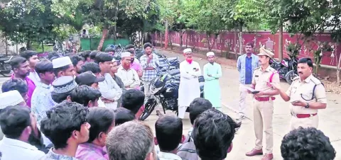 మైనర్లకు వాహనాలిస్తే సీజ్‌ చేస్తాం 