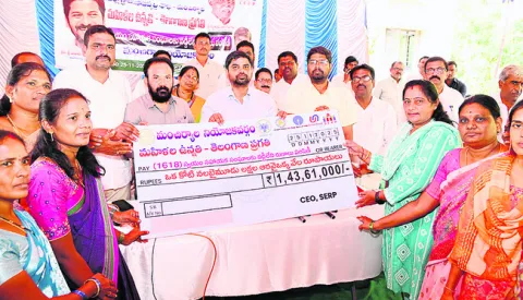 మహిళల అభివృద్ధికి వడ్డీలేని రుణాలు