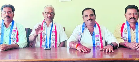 ఆ పార్టీలను సమాధి చేస్తాం: గంగారాం