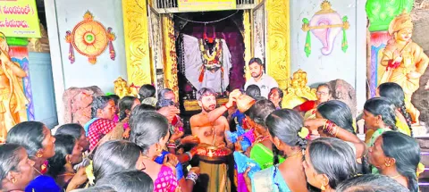 హేమాచలక్షేత్రంలో భక్తుల కోలాహలం