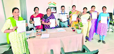 మహిళల హక్కులపై అవగాహన ముఖ్యం 