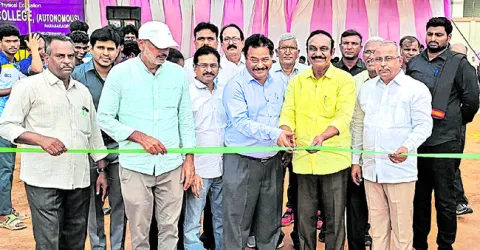 ఉత్సాహంగా వాలీబాల్‌ పోటీలు 