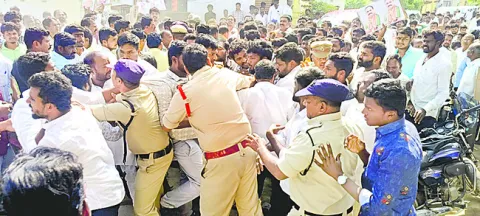 కాంగ్రెస్‌ పార్టీలో వర్గపోరు 