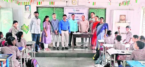 పాఠశాల స్థాయి నుంచే సాంకేతికతపై అవగాహన