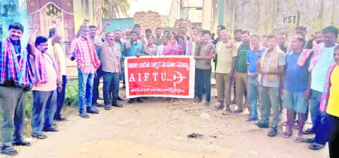 లేబర్‌ కోడ్‌లను ఉపసంహరించుకోవాలి