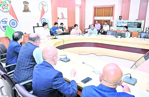 స్వచ్ఛంద సంస్థలు ముందుకు రావాలి 