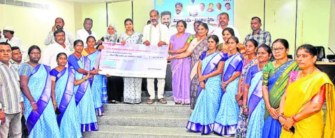 ఆకాశమే హద్దుగా ముందుకెళ్లాలి