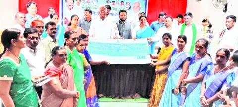 మహిళా సాధికారతకు పెద్దపీట