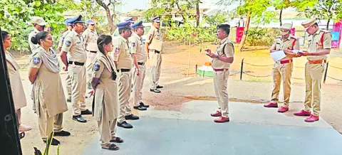 ప్రతి పల్లైపె ఫోకస్‌ పెట్టండి 
