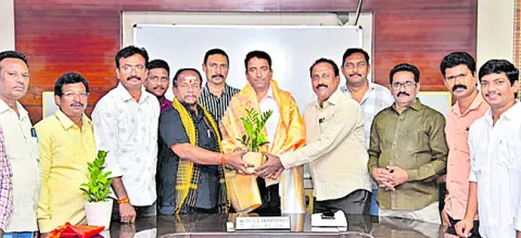 సమష్టి కృషితోనే సమగ్రాభివృద్ధి సాధ్యం 