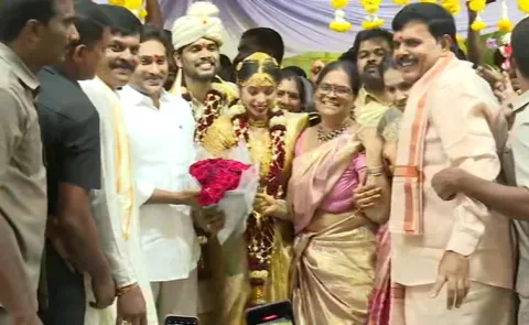 YS Jagan Blessed Newly Wed Couple Pulivendula