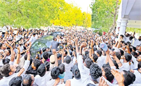 YS Jagan Mohan Reddy Met YSR Congress party leaders At Pulivendula