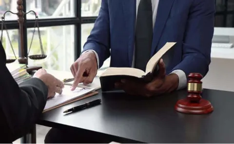 Legal Advice: Holding original documents of a candidate for Job is Legal 