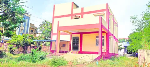 సారీ.. అమాత్యుడికి తీరిక లేదంట..!