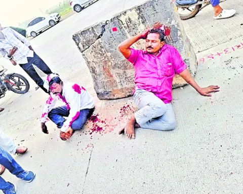 బైక్‌ను ఢీ కొన్న కారు..ఇద్దరికి తీవ్రగాయాలు 