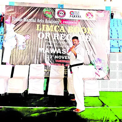 లిమ్కా రికార్డులో అఖిల్‌కు చోటు 