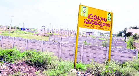 మా డబ్బు తిరిగివ్వండి! 