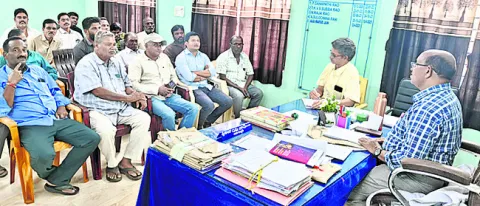 సకాలంలో అందని రేషన్‌