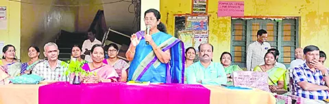 విద్యార్థులు ఉన్నతంగా ఎదగాలి 